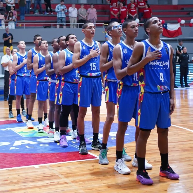 SantiAce23's tweet photo. FT: 🇻🇪73-33🇺🇾

La Selección U15 quedó con récord de 2-0 y mañana jugará con Brasil (2-0) a las 16:00. 

📸 FIBA https://t.co/YbWcZWKzol