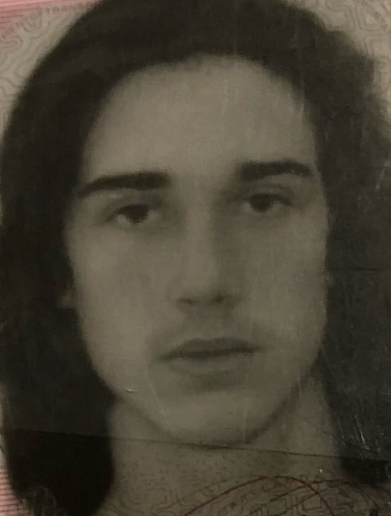 #Critical #Missing: 23-year-old Robert Joseph Sadowski Jr. - 6’01” - 160lbs
Last seen wearing a brown jacket &amp; black shorts in the area of N. Charles St., 21204. If located, please call 911.