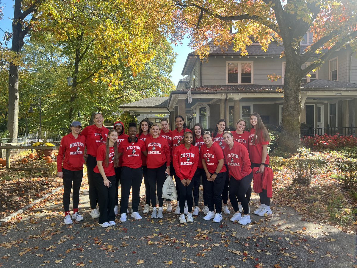 TerrierWBB's tweet photo. We had the best time making a meal for the families at @thebostonhousehopeandhealing ! The work they do is so inspiring and we are grateful for the opportunity to serve the community that uplifts us everyday ! #GoBU https://t.co/yRnbhKJB5J