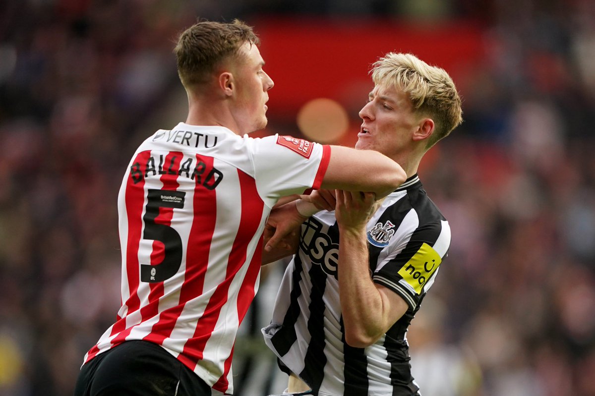 geordiejosh's tweet photo. Would you like to see Sunderland promoted this season so the Tyne &amp; Wear derby FINALLY returns to the Premier League? 🤔 💬 #NUFC https://t.co/im8UbHakpC