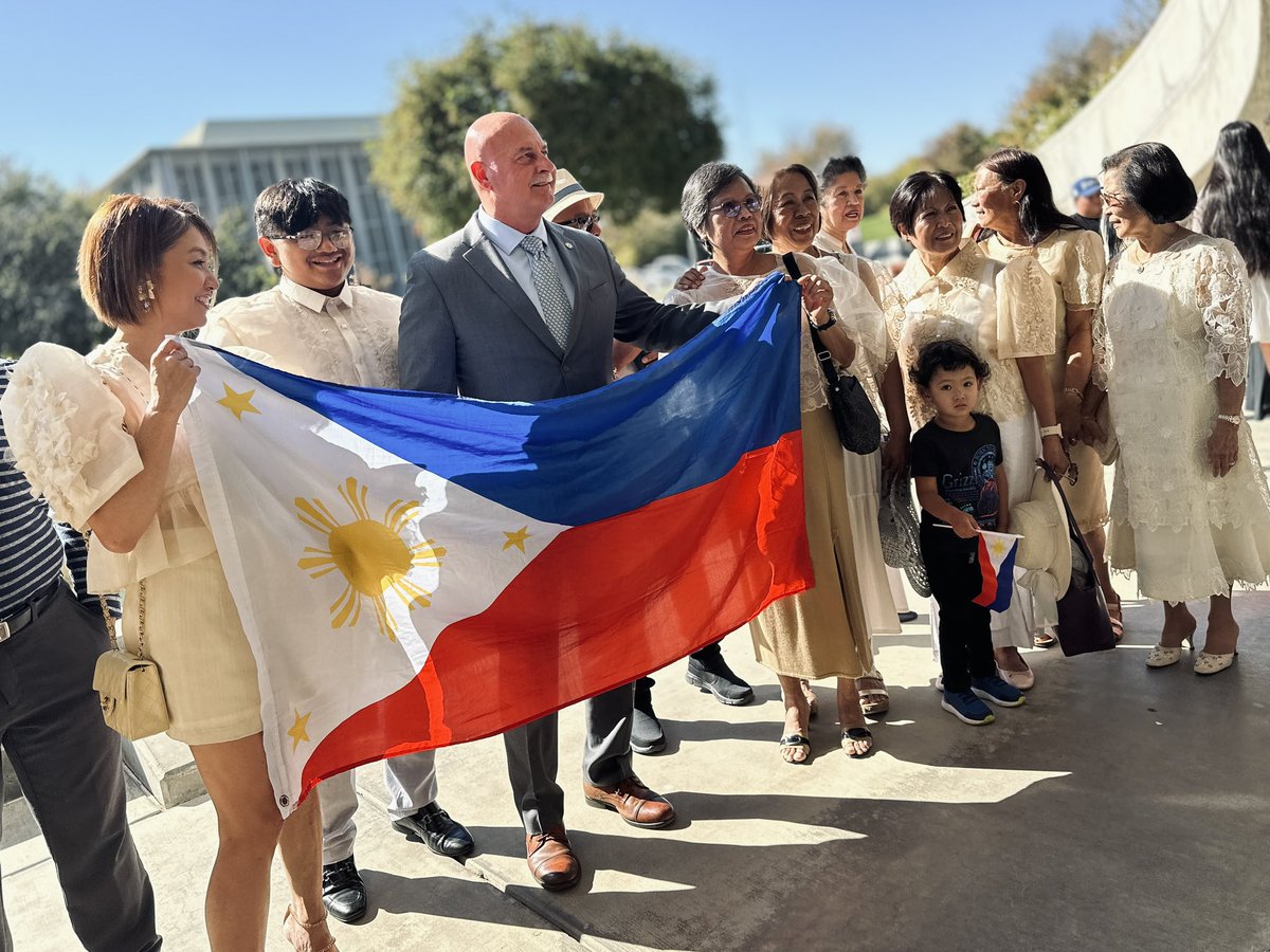 MayorJerryDyer's tweet photo. Today we celebrated Filipino American History month! 🇵🇭 The Filipino community has made substantial contributions to our community, especially in the health care industry. https://t.co/l5Xt983KJi