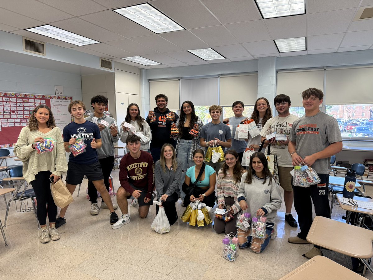 Tomorrow is the day! First Outreach with the freshmen and the Peer Leaders are SO EXCITED!  #L2werule <a href="/SHSMrWilliamson/">Mr. Williamson</a> <a href="/MrsGrossmith/">Deborah Grossmith</a> <a href="/SomervilleHSNJ/">Somerville High School</a>