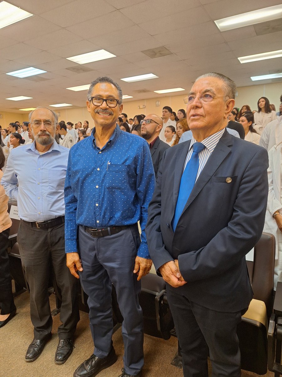 MUROFJ's tweet photo. Felicidades por el día del Médico a tod@s l@s compañer@s,  UNISON hizo  homenaje al Dr. Guillermo Hernandez Chavez, fundador hace 24 años de la carrera de medicina. @drluisbecerra @DrMVillalobos @GabyNucamendi13 @drgatocastillo @DrAlvidrez @SoyUnison https://t.co/9du2DXjcUL