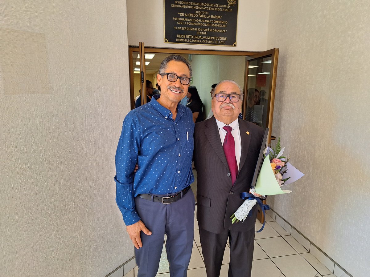 MUROFJ's tweet photo. Felicidades por el día del Médico a tod@s l@s compañer@s,  UNISON hizo  homenaje al Dr. Guillermo Hernandez Chavez, fundador hace 24 años de la carrera de medicina. @drluisbecerra @DrMVillalobos @GabyNucamendi13 @drgatocastillo @DrAlvidrez @SoyUnison https://t.co/9du2DXjcUL