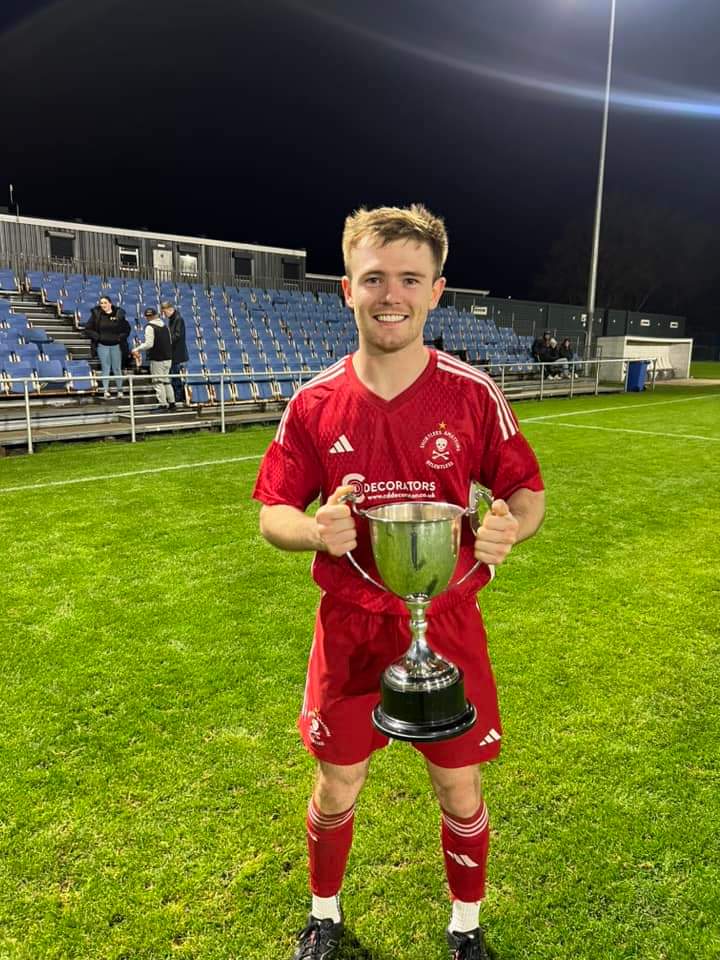 AmateursFanzone's tweet photo. Great performance from lads to take home the Eric White trophy. As expected another tough game against a top Glenburn team. Mom dom Horton with 2 great finishes and well done to Louis on a clean sheet🖤☠️❤️ @ftsc0res @AyrshireAFA @scottish_aff @SMMediaEnt https://t.co/feuLHoSQO0