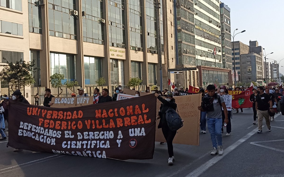 criticademonica's tweet photo. San Marcos, Villarreal, Cantuta, Callao, UARM... ¡Universidades presente! #ParoNacional https://t.co/YFwiHRSm64