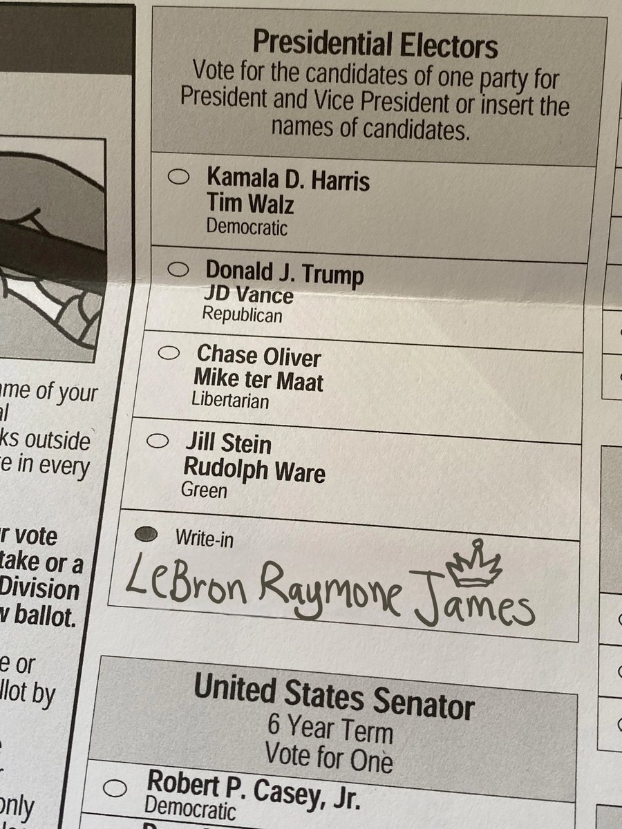TheNBACentel's tweet photo. Draymond Green’s got his vote in: LeBron for president 👑 https://t.co/HUhcixer4y