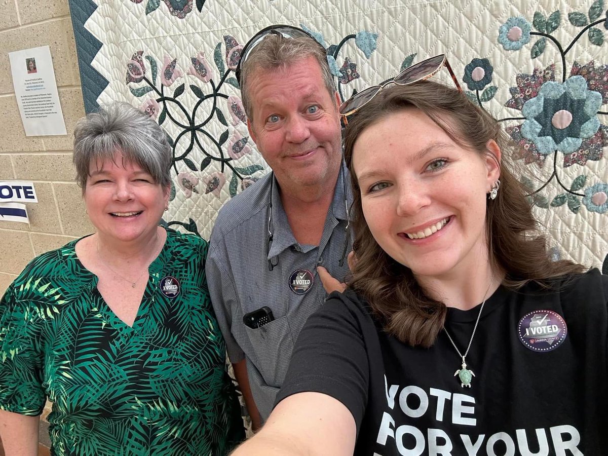 MsChrisMason's tweet photo. Early voting has started in Virginia! Get out and VOTE! https://t.co/TuYtRAsVsK