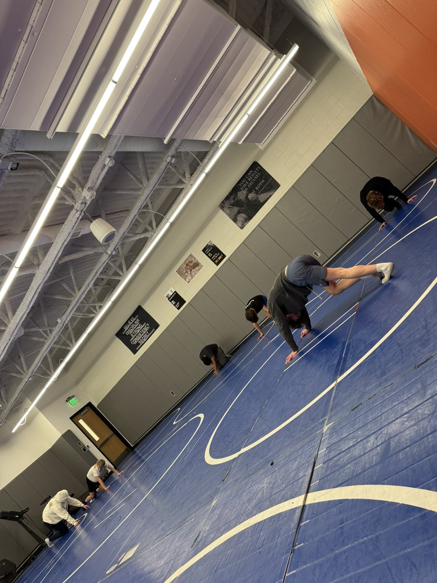 OPS_WestviewWR's tweet photo. Our goal is to get better every time we touch the mat and to push ourselves it’s been a good off season so far these Wolverines have come to work #3%better #mobup https://t.co/8SZIFPNBuw