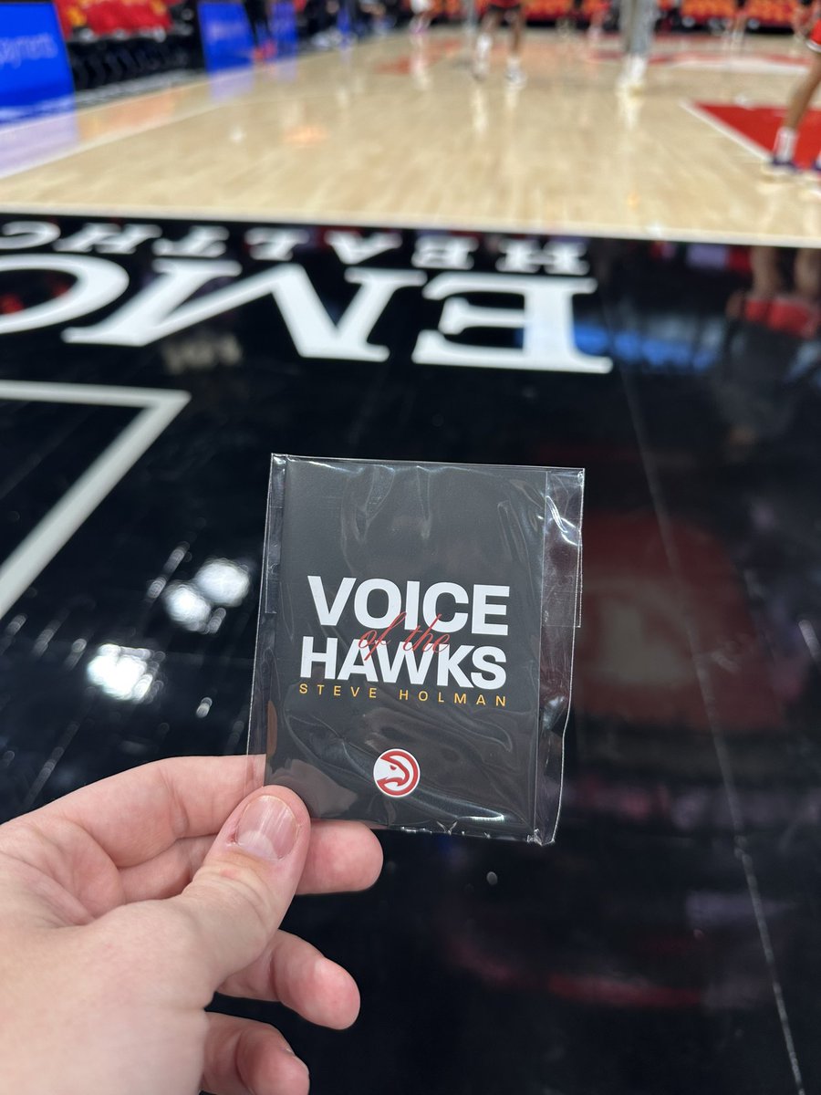 ATLjohnson18's tweet photo. Hawks comms staff has passed out pins to media members honoring @RealVoiceofHawk accomplishment tonight. #Mr3000 https://t.co/kyOidAY5g3