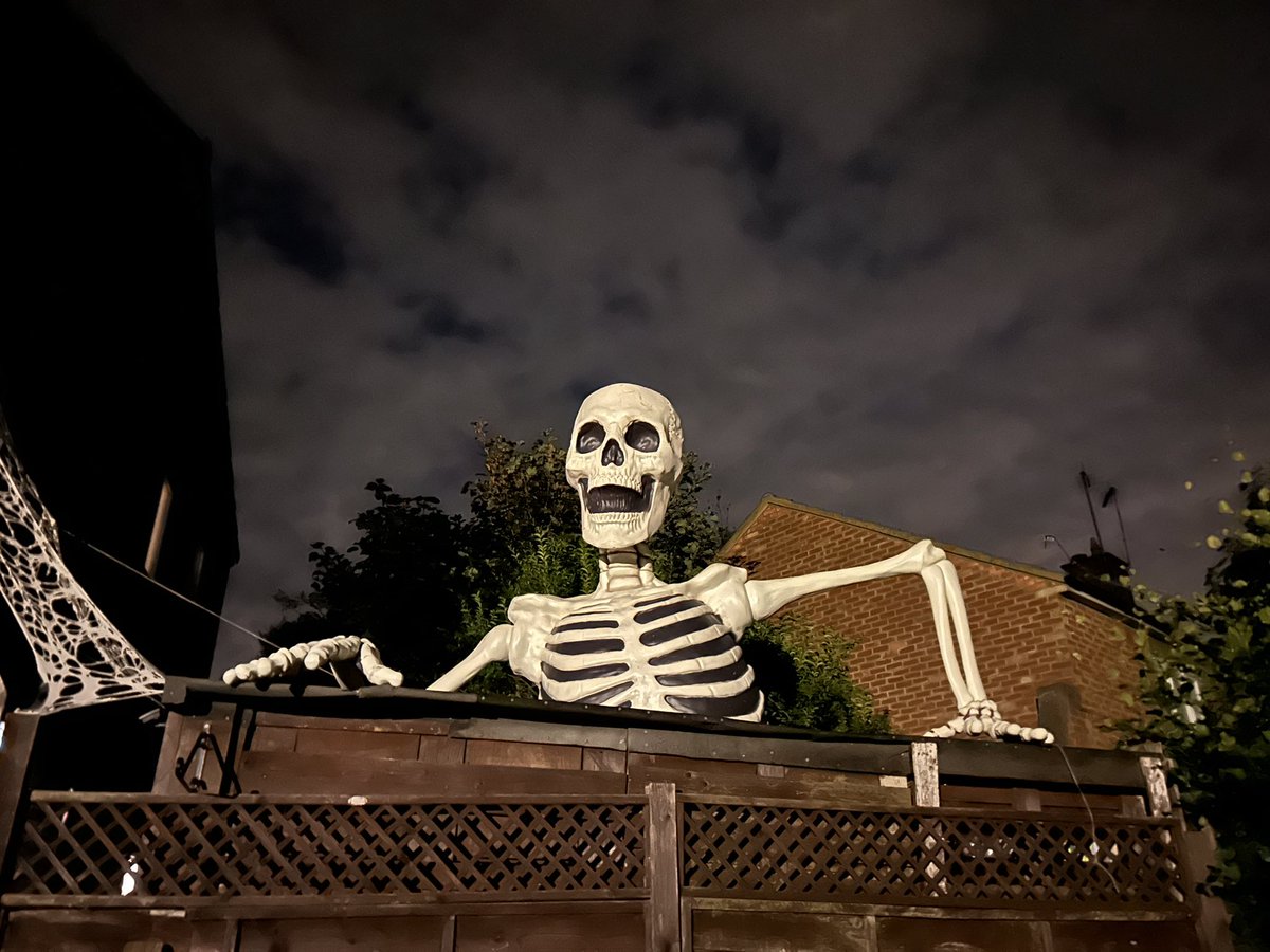 rachelgrace98's tweet photo. #nightmareoncharsleyclose 
Halloween prepping https://t.co/UFdugAaRmI