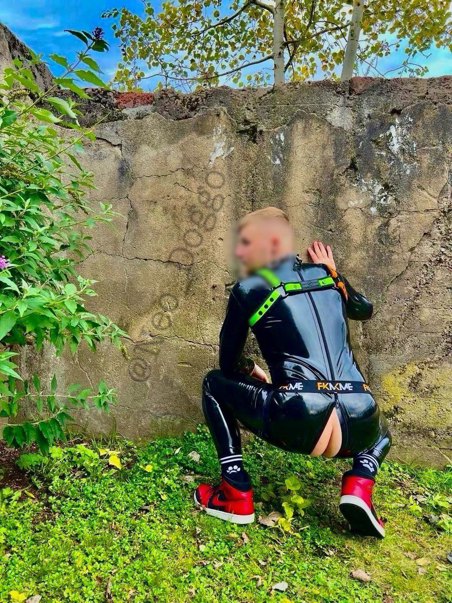 You find me out back… what happens next? 😈🍑