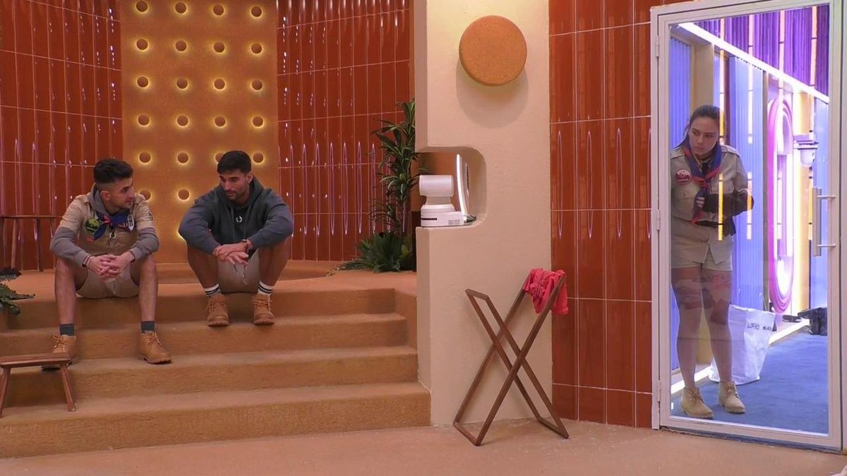 He visto pelis de Antena 3 con protagonistas menos locas que Nerea. #GH23O