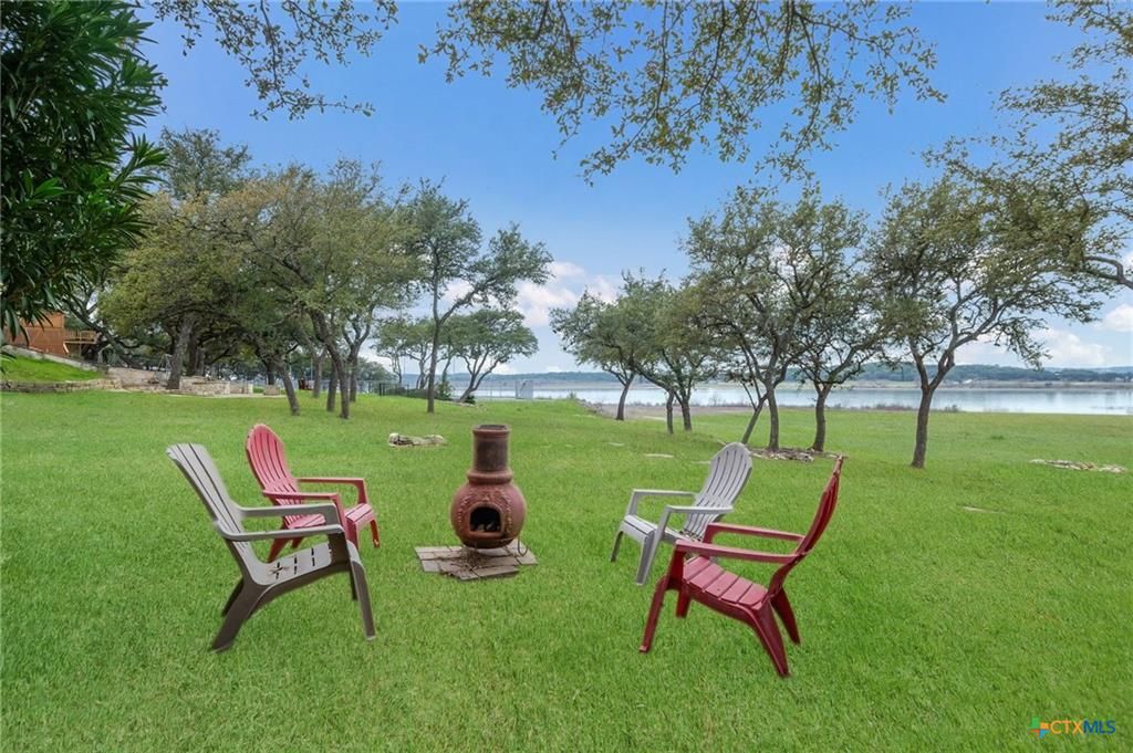 KustomRE's tweet photo. #JustListed ~Waterfront Townhome #CanyonLake ~994 Parkview Dr~ 
Real Estate w/ both investment &amp; lifestyle benefits in this one! #LakeLife #ShortTerm #Invest #BuyDirt #KustomRealEstate https://t.co/AofdRoLmhT