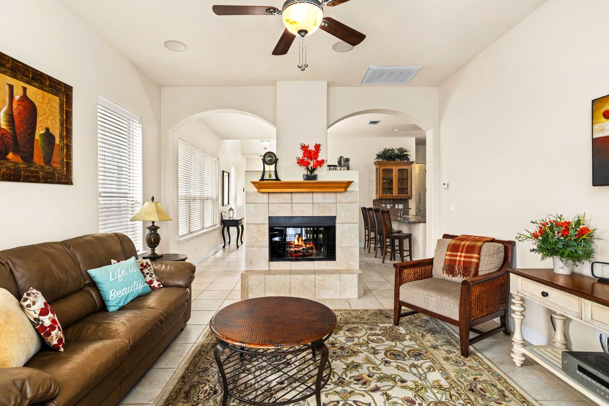 KustomRE's tweet photo. #JustListed ~Waterfront Townhome #CanyonLake ~994 Parkview Dr~ 
Real Estate w/ both investment &amp; lifestyle benefits in this one! #LakeLife #ShortTerm #Invest #BuyDirt #KustomRealEstate https://t.co/AofdRoLmhT