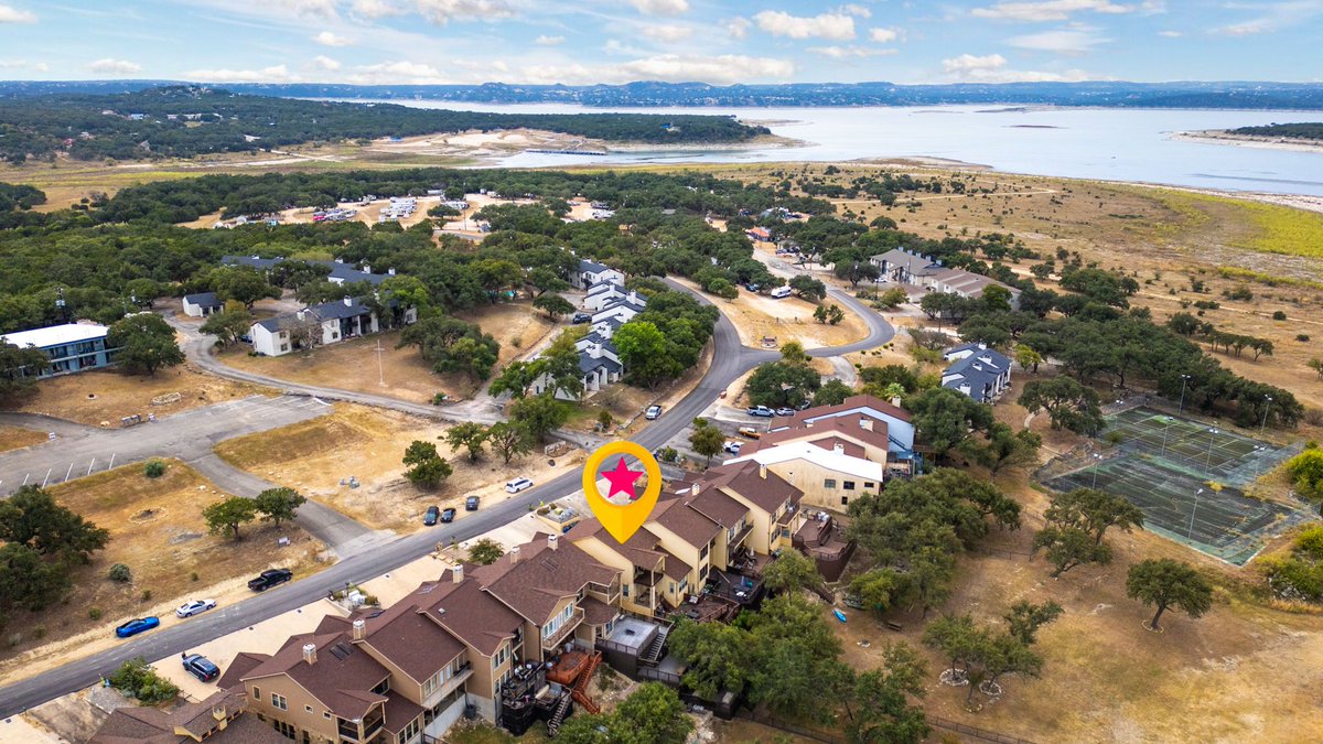 KustomRE's tweet photo. #JustListed ~Waterfront Townhome #CanyonLake ~994 Parkview Dr~ 
Real Estate w/ both investment &amp; lifestyle benefits in this one! #LakeLife #ShortTerm #Invest #BuyDirt #KustomRealEstate https://t.co/AofdRoLmhT