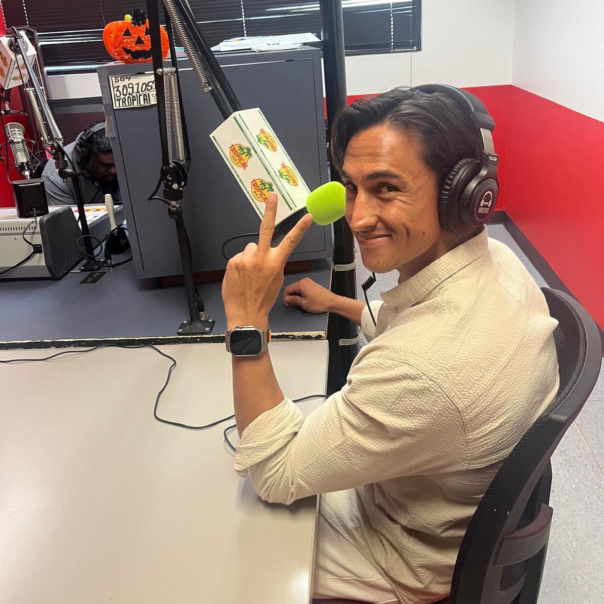 On a recent #IVLP exchange focused on combating racism in sports, participants from Spain 🇪🇸 engaged with Juan Carlos Ramos from Radio Tropical, Telemundo 42, and Jambalaya News in New Orleans. They discussed the importance of representation in sports media, the role of