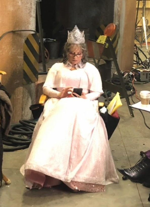 hwrknss's tweet photo. ela toda fofa princesinha mexendo no zap https://t.co/E58CKvUH9w