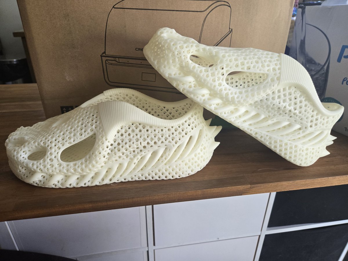 SeanSort's tweet image. The future of footware is here! Thanks to @Creality3dP for sending these shoes down to the land down under. They arrived today alongside the cfs to make my k2plus stop crying from being alone. I needed a new cfs because mine went walkabout around Australia to all the sharefests…