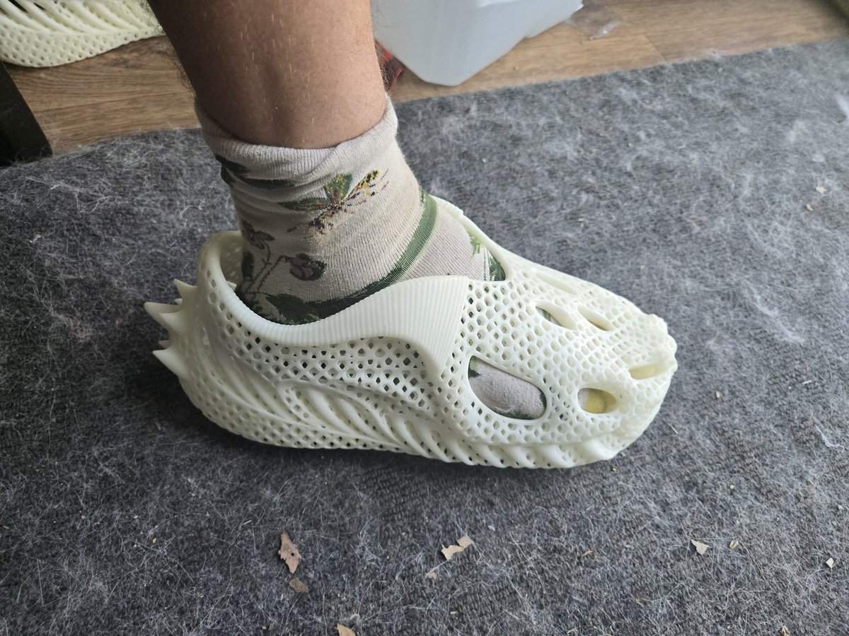 SeanSort's tweet image. The future of footware is here! Thanks to @Creality3dP for sending these shoes down to the land down under. They arrived today alongside the cfs to make my k2plus stop crying from being alone. I needed a new cfs because mine went walkabout around Australia to all the sharefests…