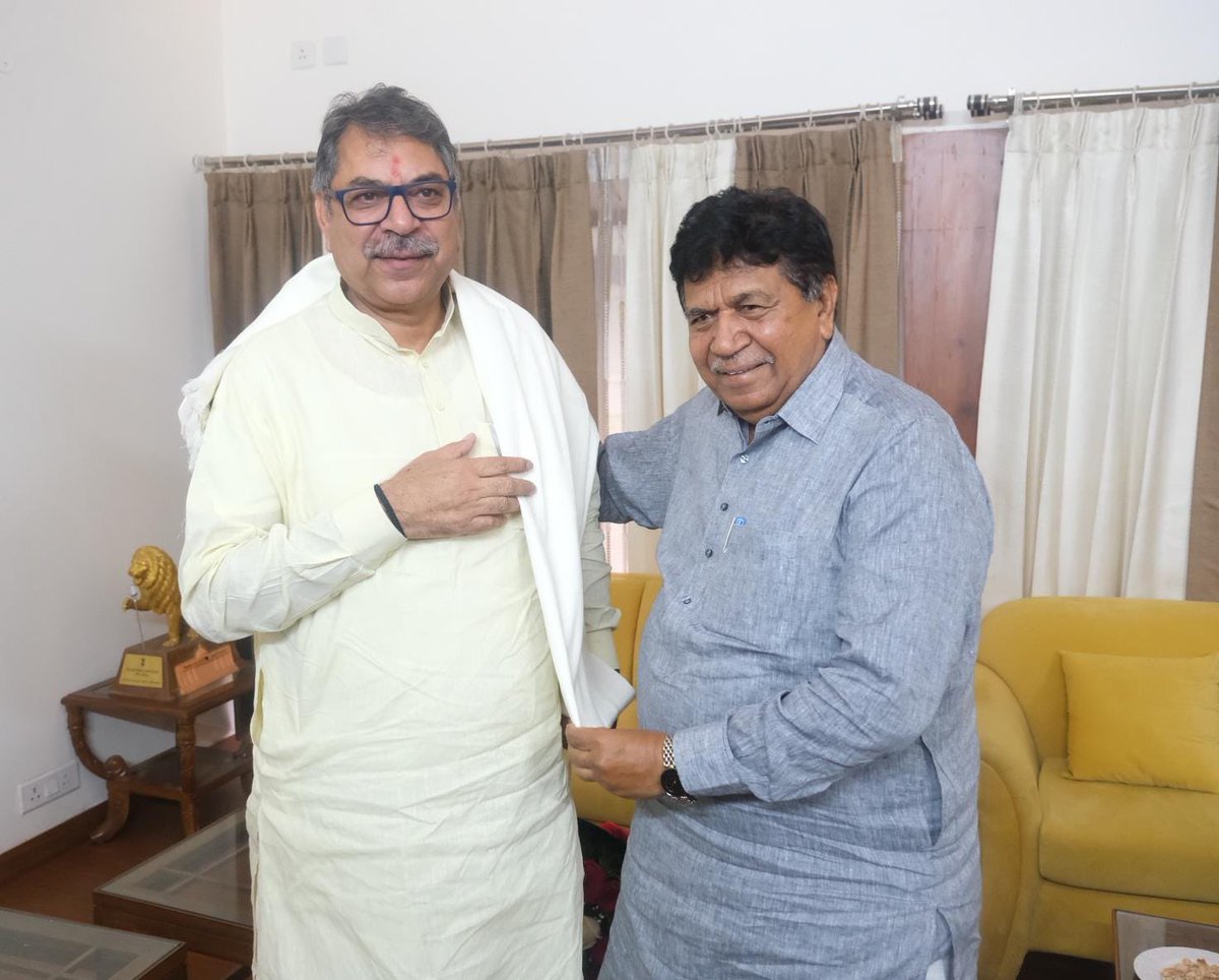 Gian Chand Gupta (@gianchandbjp) on Twitter photo प्रदेश प्रभारी भाजपा हरियाणा व पूर्व प्रदेश अध्यक्ष भाजपा राजस्थान डॉ. <a href="/DrSatishPoonia/">Satish Poonia</a> जी को जन्मदिन की हार्दिक बधाई एवं मंगलमय शुभकामनाएँ।
मैं प्रभु श्री राम जी से आपके उत्तम स्वास्थ्य एवं दीर्घायु जीवन की कामना करता हूं। प्रदेश प्रभारी भाजपा हरियाणा व पूर्व प्रदेश अध्यक्ष भाजपा राजस्थान डॉ. <a href="/DrSatishPoonia/">Satish Poonia</a> जी को जन्मदिन की हार्दिक बधाई एवं मंगलमय शुभकामनाएँ।
मैं प्रभु श्री राम जी से आपके उत्तम स्वास्थ्य एवं दीर्घायु जीवन की कामना करता हूं।
