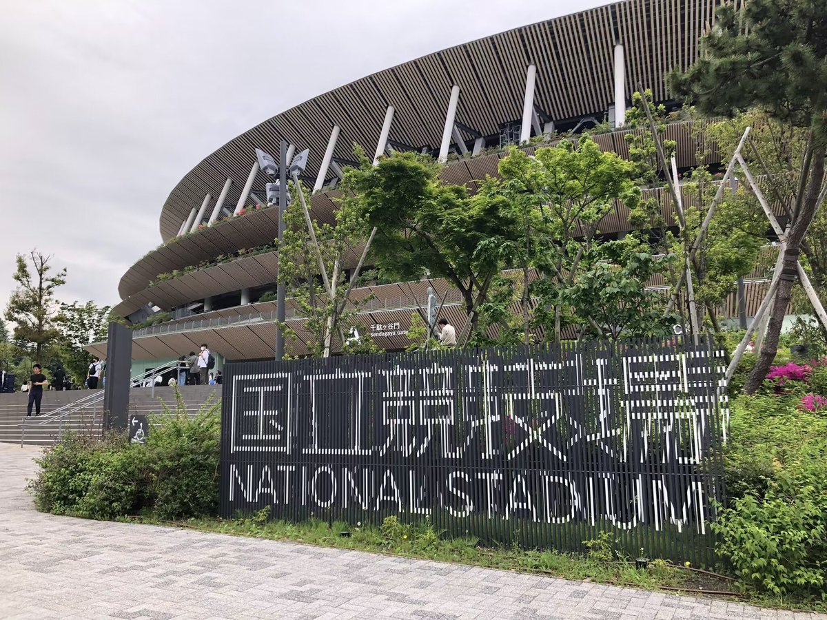 Kaze0ff's tweet photo. #Ado国立競技場ライブ本日配信
#Ado 
Adoの🫀コンサートのために、私は特に🇨🇳から🇯🇵へ飛びました。4年間追い��けたアーティストがステージで歌っているのを見たとき、特に最後にmikuとデュエットした瞬間、感動して涙が出そうになりました。このコンサートは私にとって非常に忘れられない瞬間でした😭 https://t.co/yISLYIkdmM