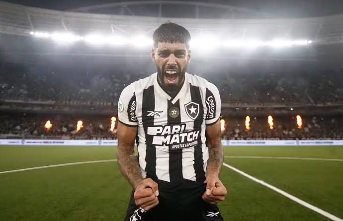 MeuBotafogo's tweet photo. Alexander Barboza chorando de felicidade e falando que sonhava em fazer um gol pelos torcedores do Botafogo.

“Eu tô muito feliz, eu queria por eles, por eles, pq eles merecem”

Aaaaa assim eu não aguento 😍❤️ https://t.co/u5i3sZwsCC