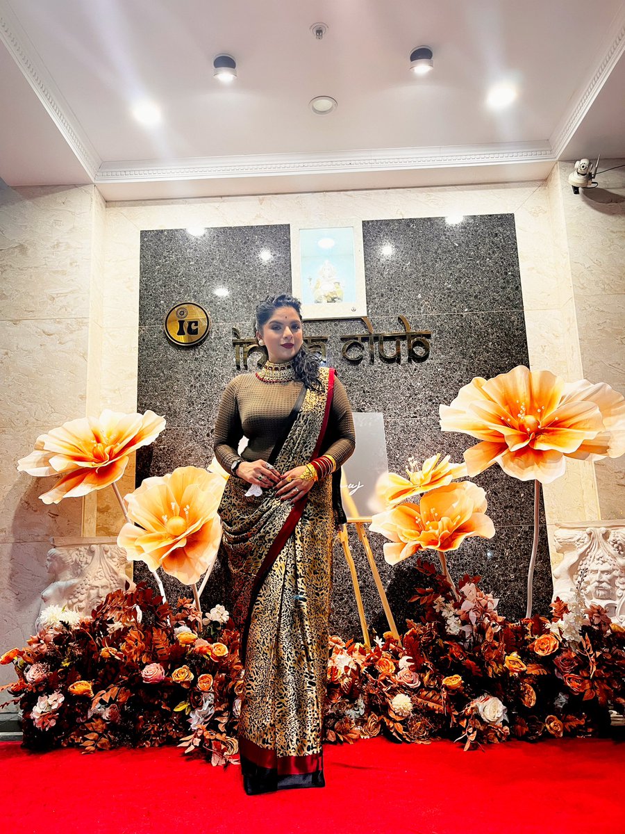 ngiee_b's tweet photo. Sari ma Nari 🙏🏼 🥻🪡 🧵 
•
•
•
•
#outfit #fyp #foryou #foryourpage #grwm #saree #nepali #nepal #hk #hongkong #asian #Crypto #cryptocurrency #TDAPFashionWeek #ThailandSchoolStar2024XOL https://t.co/BORRBc9GN1