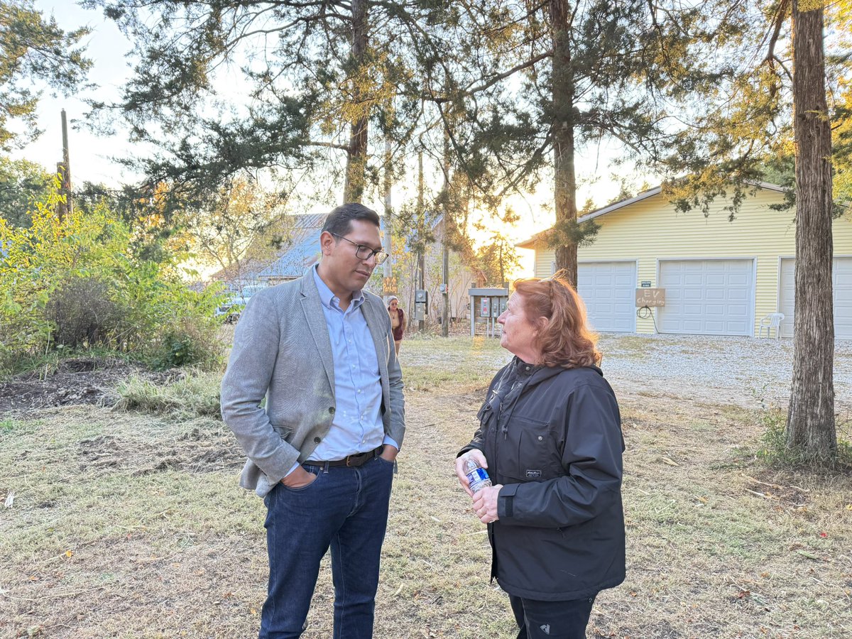 HeidiHeitkamp's tweet image. It was a beautiful night in Nebraska where I met @TonyVargas & spoke with a big group of fired up rural Dems in NE’s 2nd congressional district. Dems are ready to flip this seat and help keep Nebraska’s blue dot to send Tony to congress & @KamalaHarris & @Tim_Walz to the WH!
