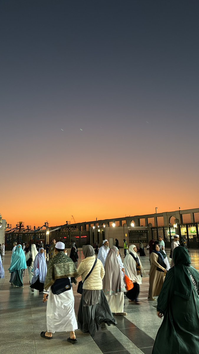 AdeebS22's tweet photo. Sunrise is Madinah one of the most beautiful things you can lay your eyes on https://t.co/vYTlYd0xup