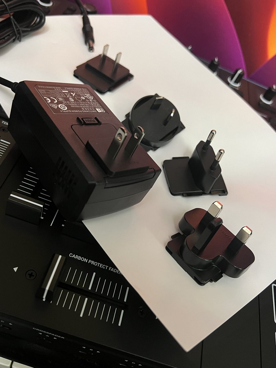 ax_onoken's tweet image. 音波狂潮のNative Instruments社様ブースにて披露させていただいた技術講演の返礼品TRAKTOR KONTROL S4が届いた‼️うぉぉ触るゾォ！ありがとうございますっ！！#NativeInstruments #TRAKTOR native-instruments.com/jp/products/tr…