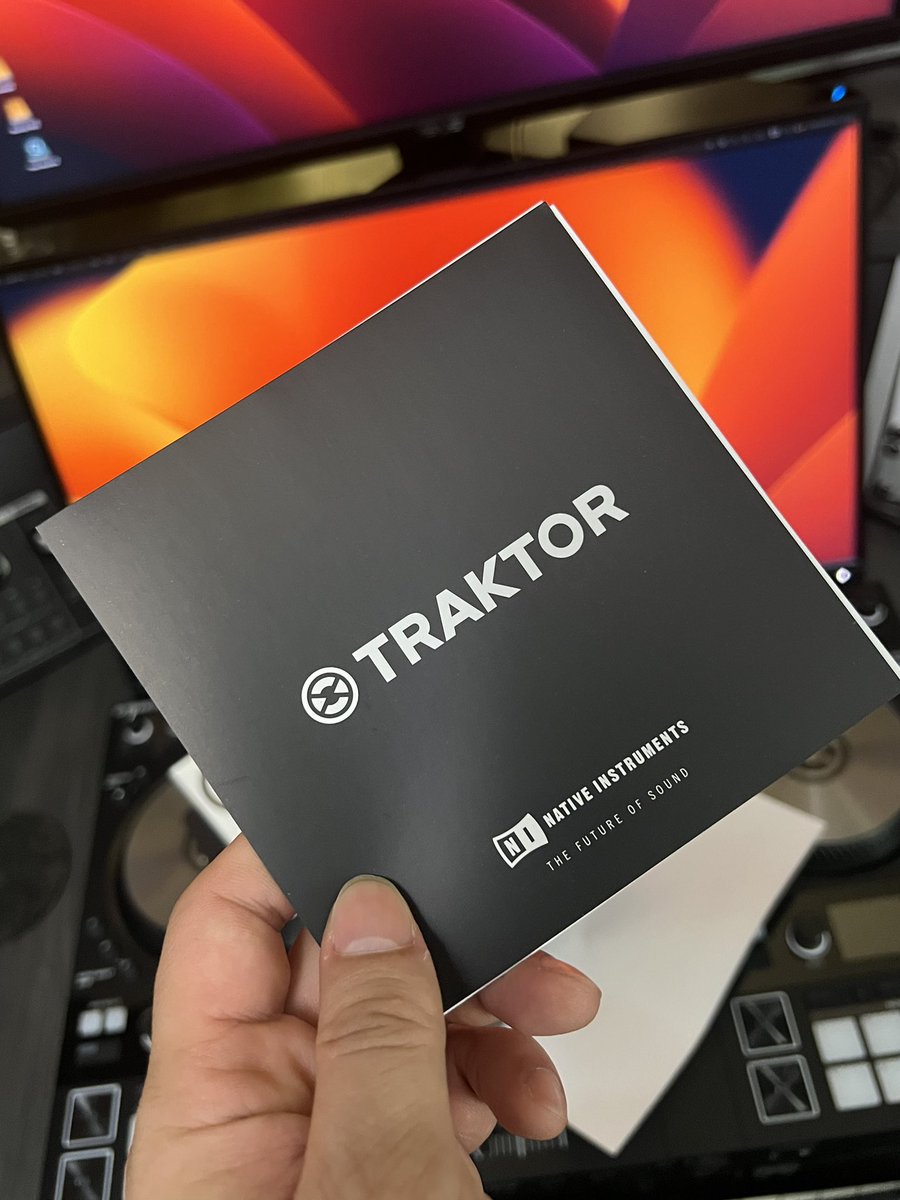 ax_onoken's tweet image. 音波狂潮のNative Instruments社様ブースにて披露させていただいた技術講演の返礼品TRAKTOR KONTROL S4が届いた‼️うぉぉ触るゾォ！ありがとうございますっ！！#NativeInstruments #TRAKTOR native-instruments.com/jp/products/tr…