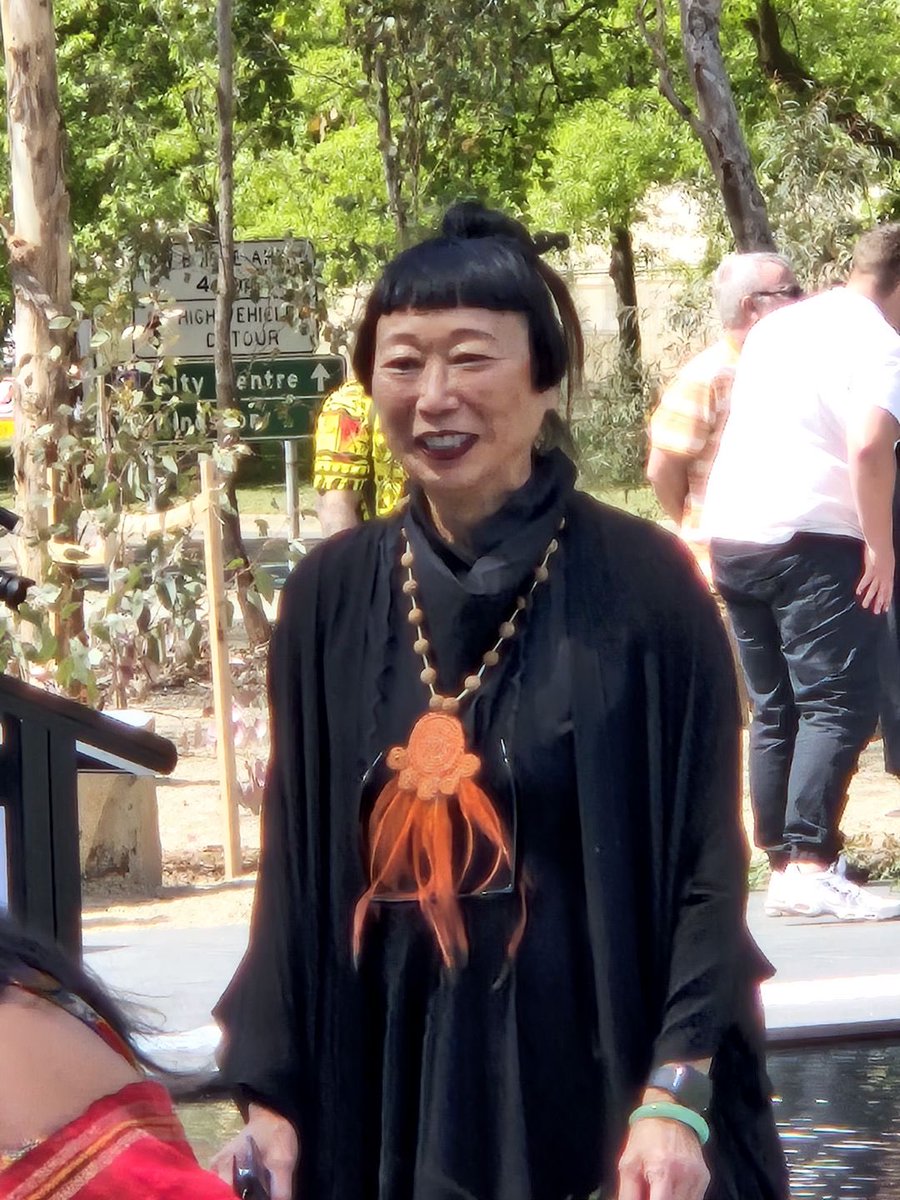 garry_mckevett's tweet photo. Here she is, the Ouroboros with artist, #LindyLee @NatGalleryAus https://t.co/UIwlDaYG3e