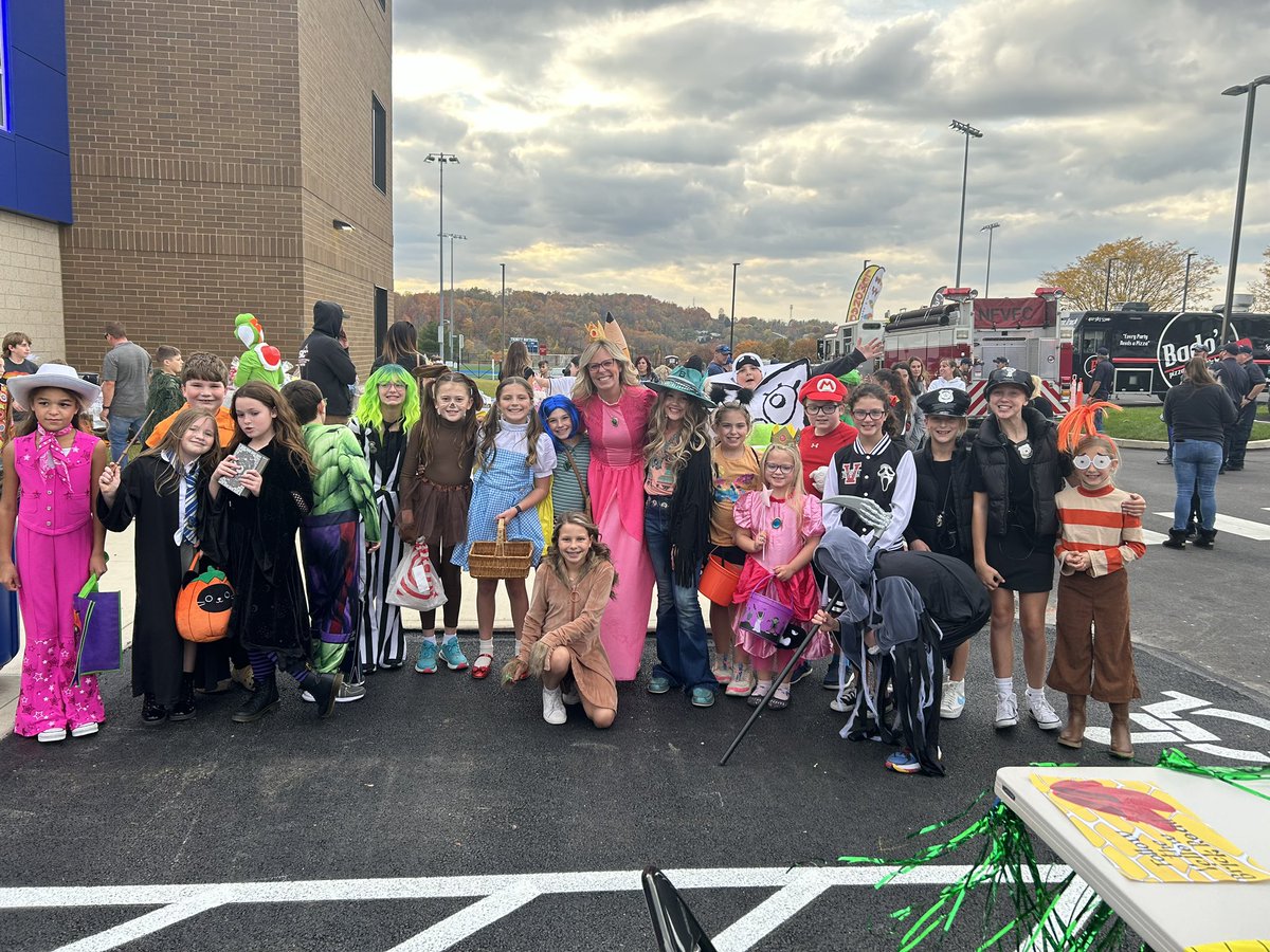 MrsBenzTIS's tweet image. Our first TIS trunk or treat was a success!! Thanks to our amazing community and PFC for a wonderful night!! @TRINITY_MLUCAS  #trinityintermediaterocks
