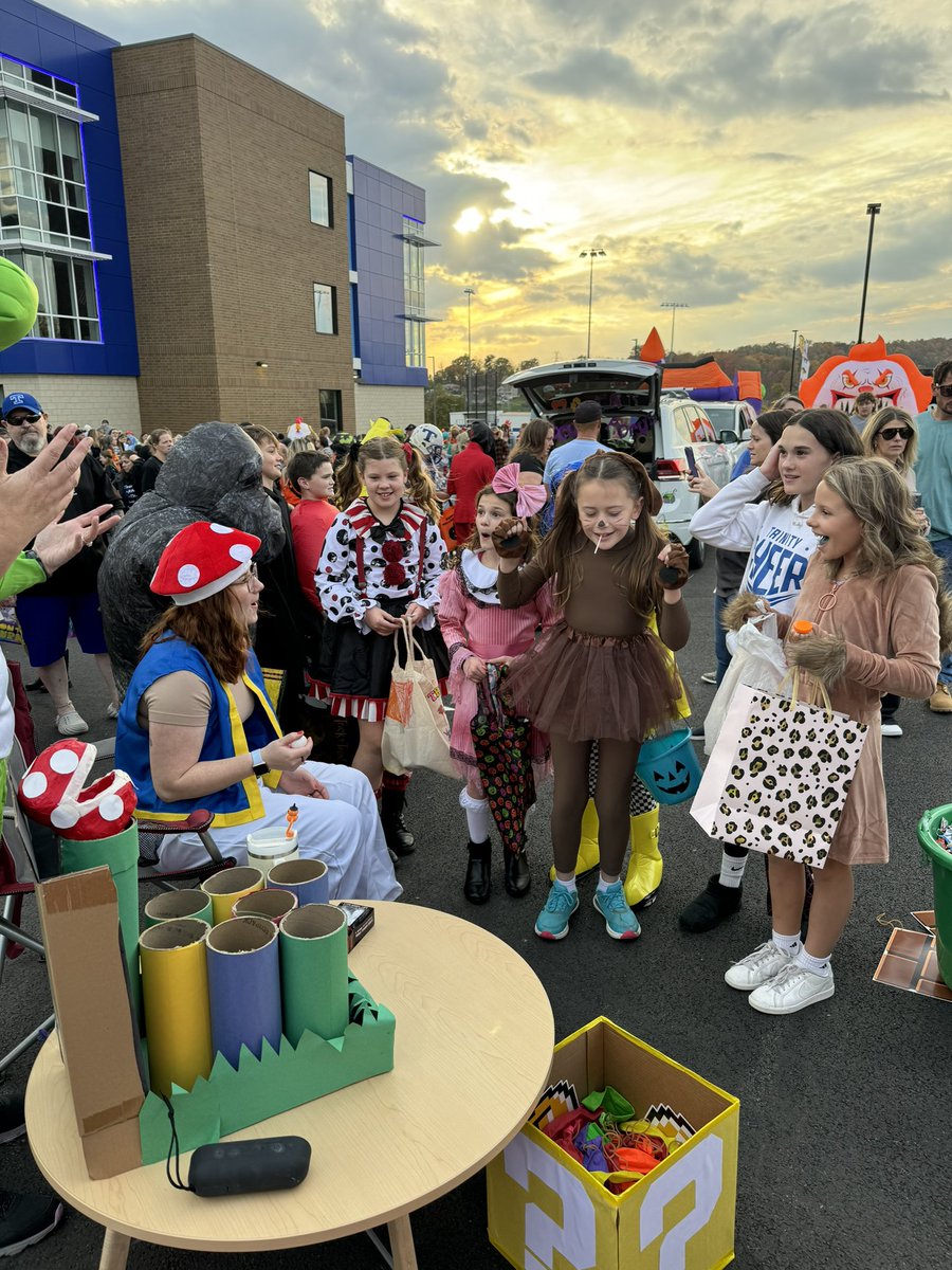MrsBenzTIS's tweet image. Our first TIS trunk or treat was a success!! Thanks to our amazing community and PFC for a wonderful night!! @TRINITY_MLUCAS  #trinityintermediaterocks