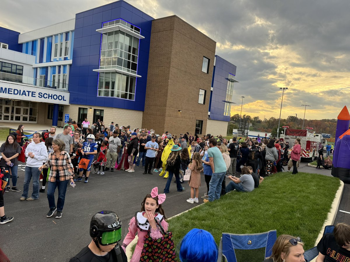 MrsBenzTIS's tweet image. Our first TIS trunk or treat was a success!! Thanks to our amazing community and PFC for a wonderful night!! @TRINITY_MLUCAS  #trinityintermediaterocks