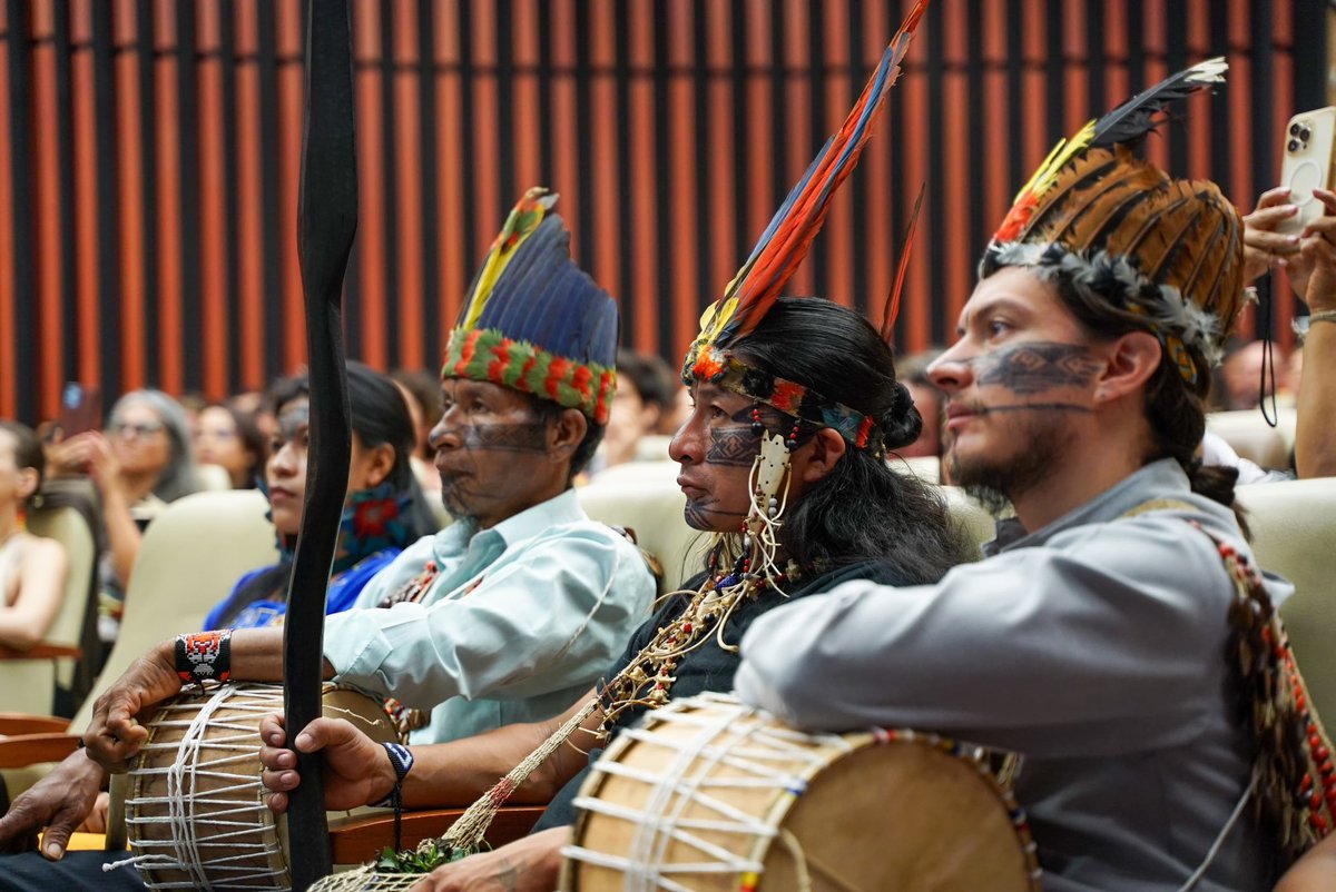 COP16Oficial's tweet photo. Colombia as the host country of #COP16, received the Declaration of the Rights of the Amazon🌎, to be included in the high-level dialogues. This same document will also be presented at the #COP30 on climate change. https://t.co/OegLrBlupN