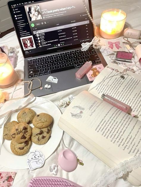 AyraBleh's tweet image. ⌕ search: #studytwtbr | #studytwt | #bookstan

☆: Can call me Mayy!!
› 2004, ela/dela
› Psicologia 2/10
› Concurseira; Universitária
› pt-br, inglês;
› foco: Concursos; evolução pessoal

♥︎:diary, livros, séries, arte, política, gatinhos, skincare.

♡/↺ = moots