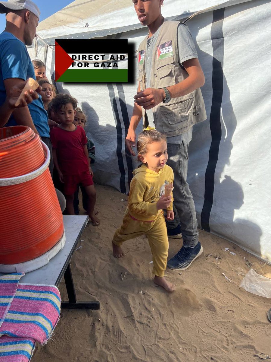 GazaDirectAid's tweet image. Here, true happiness is to make them happy with the simplest things they long for. Our team in the field is always working to provide psychological and moral support and services to them thanks to your efforts with us. 
@rida_ehab  Together to help Gaza