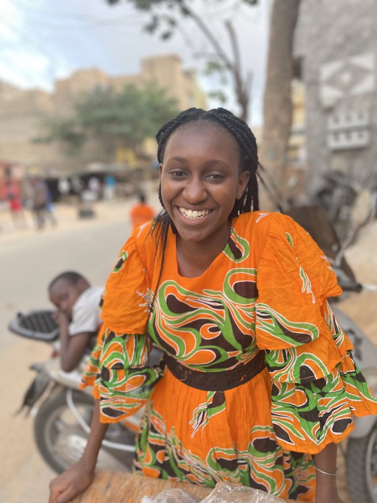 🚨🚨🚨 23h et elle n’est toujours pas rentrée chez elle. 

Sa camarade de classe dit qu’elle a pas assisté aux cours et tout ceci n’est pas dans ses habitudes. 
Elle s’appelle Safietou Diallo.

Maximum de partage et appelez au 779034541 en cas d’informations SVP