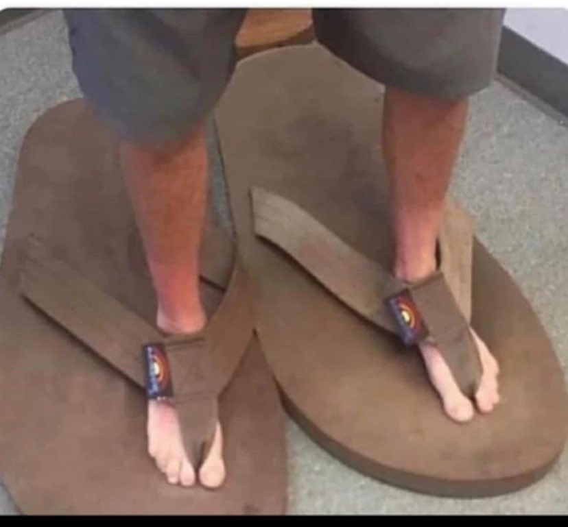 JojojoMarianne's tweet photo. The Harkles marriage therapist asked Harry to try to walk in Meghanโs shoes.
Harry: https://t.co/O3yOUWJDZk