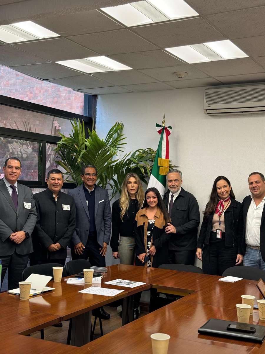 En el marco de la discusión sobre el artículo 123 en materia de vivienda, recibí en la <a href="/Mx_Diputados/">H. Cámara de Diputados</a> a representantes del <a href="/Infonavit/">Infonavit</a>, con quienes hemos estado colaborando en diversos temas para el beneficio de las y los trabajadores mexicanos.