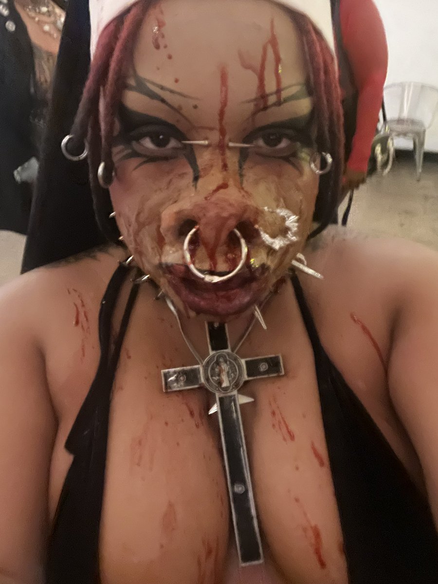 DicSlingSlasher's tweet photo. Oink oink https://t.co/2OJuiejQOu