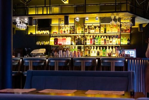 Liquid_LEDs's tweet image. Discover the Top 5 Suggestions for Bar Lighting here buff.ly/3A7v8IX #BarDesign #LightingTips