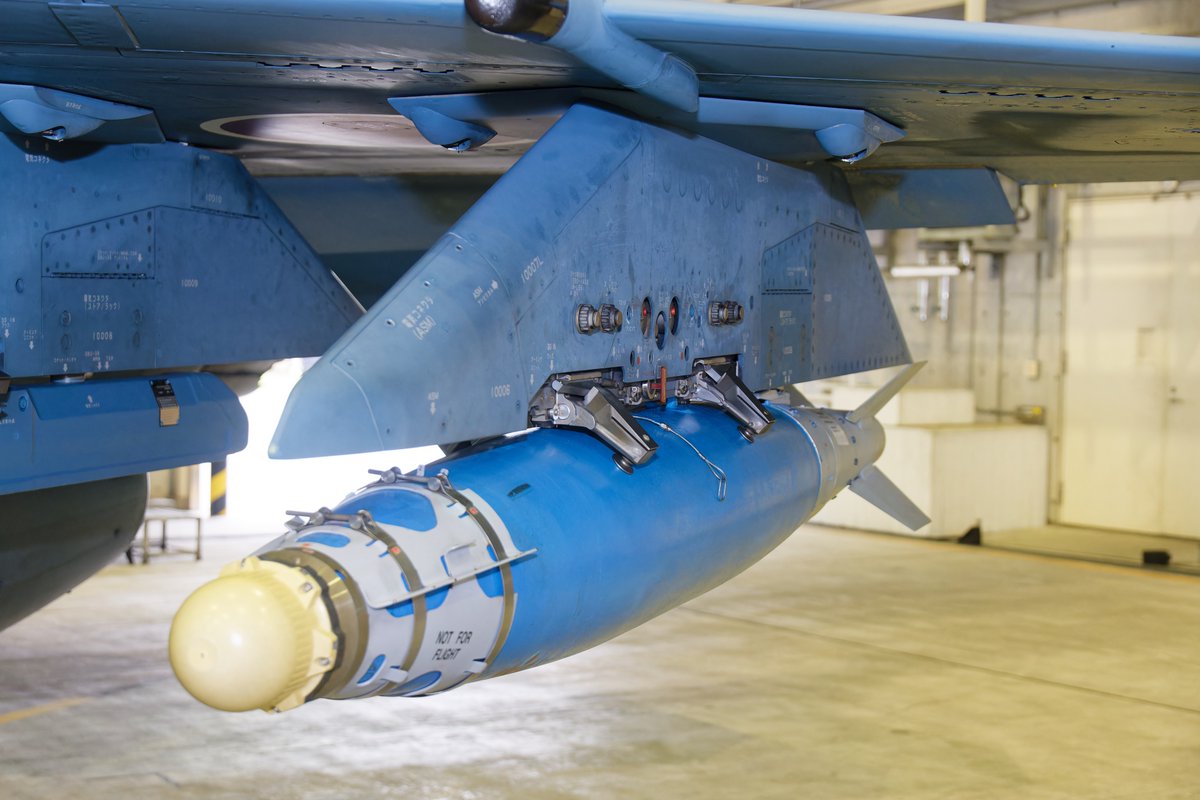 jasdf_tsuiki's tweet photo. 正解は・・・
パイロン（懸架装置）といって、Ｆ－２戦闘機に様々な搭載品を取付けるための装備品でした。
#航空自衛隊
#築城基地 https://t.co/dbyvY2Hv3t