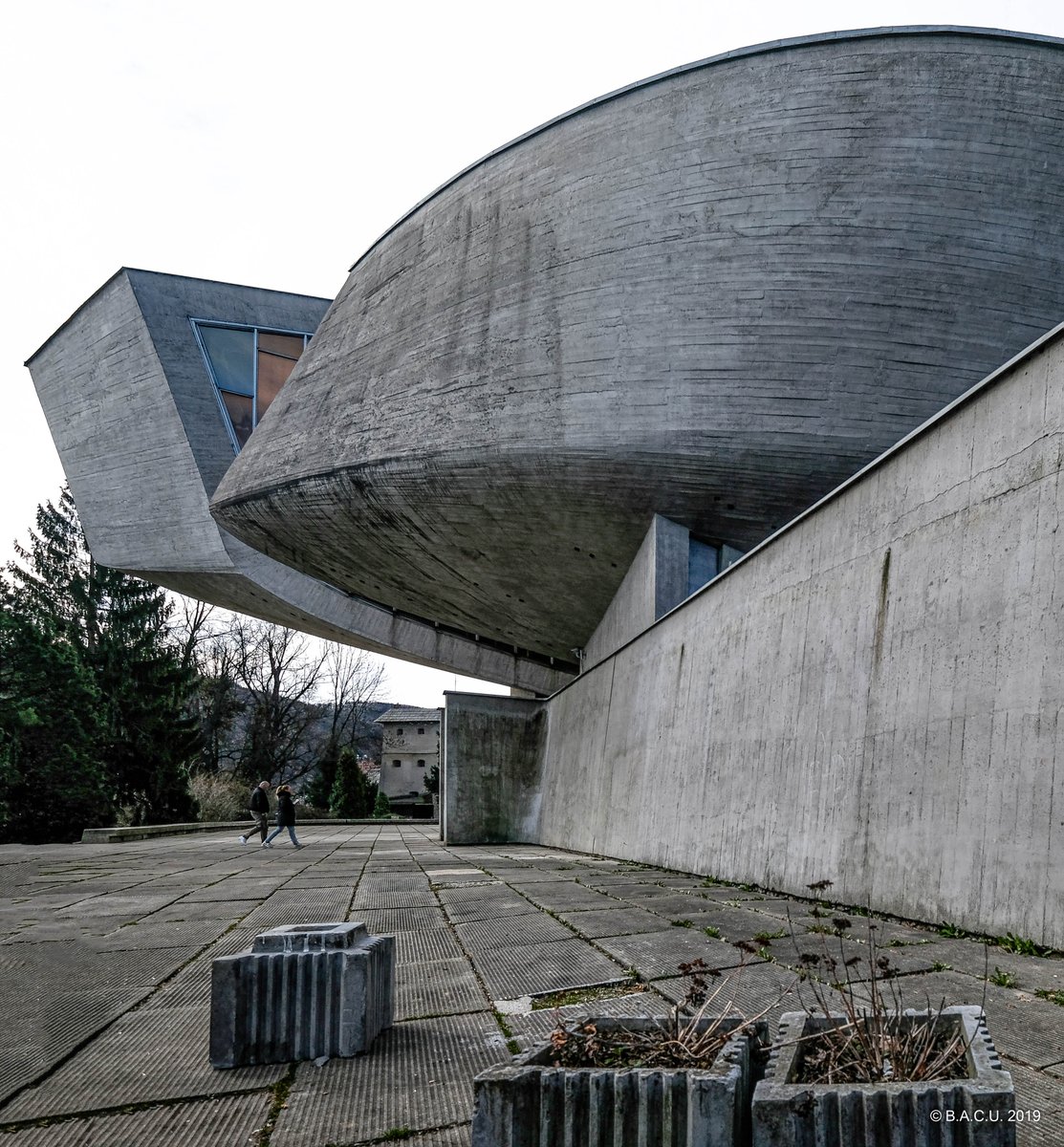 SocModernism's tweet image. Museum of the Slovak National Uprising,
Banska Bystrica, Slovakia,
built in 1969
Architect: Dušan Kuzma
Sculptor Jozef Jankovič.
(c) BACU 2019
Photo Dumitru RUSU
#socmod #socialistmodernism
#socialistarchitecture #brutgroup
#socheritage #utilitarianarchitecture
#socmonumentalart