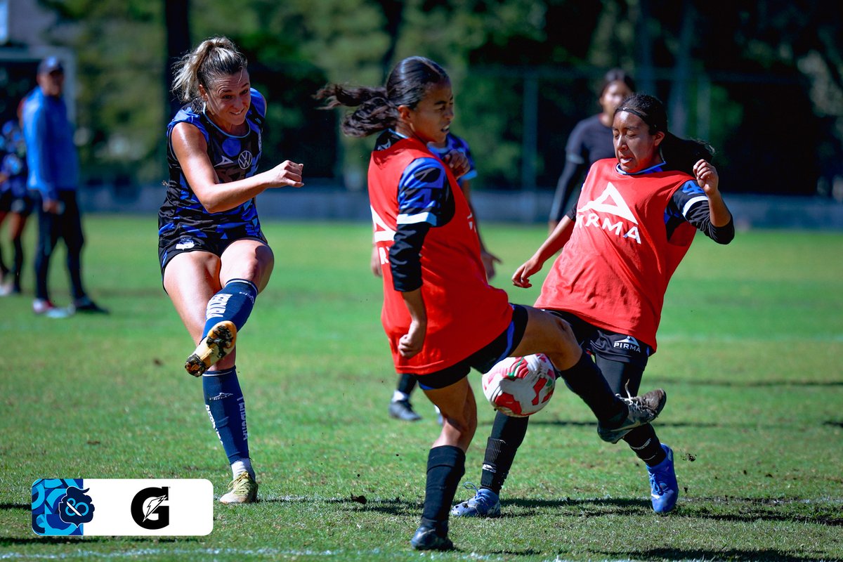 ClubPueblaFem's tweet photo. Semana de fecha FIFA 📅 pero aquí estamos metidas en nuestro trabajo 🔥⚽️ 

¡A cerrar con todo esta última jornada! 🫡

#LaFranjaNosUne🎽 https://t.co/y64Rl5NjsR