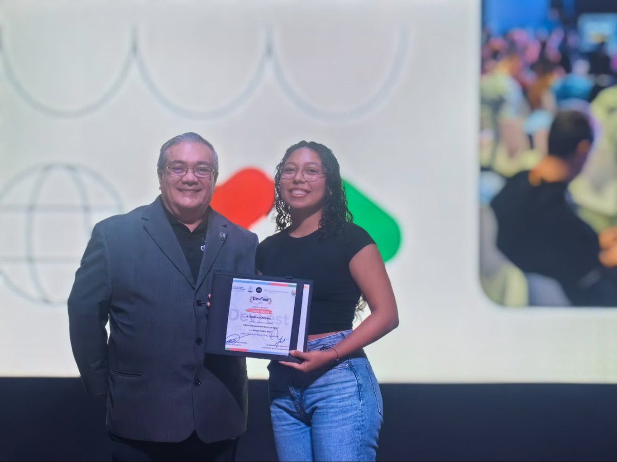 UJAT_DACYTI's tweet image. Dariana Guevara, integrante del GDG Villahermosa, compartió su experiencia en la plática "UX/UI: Diseñando Interfaces con Figma". ✨
#DevFestTabasco2024 #UXUI #GoogleDeveloperGroups #Figma #DiseñoWeb #UJAT #Creatividad #Interacción
