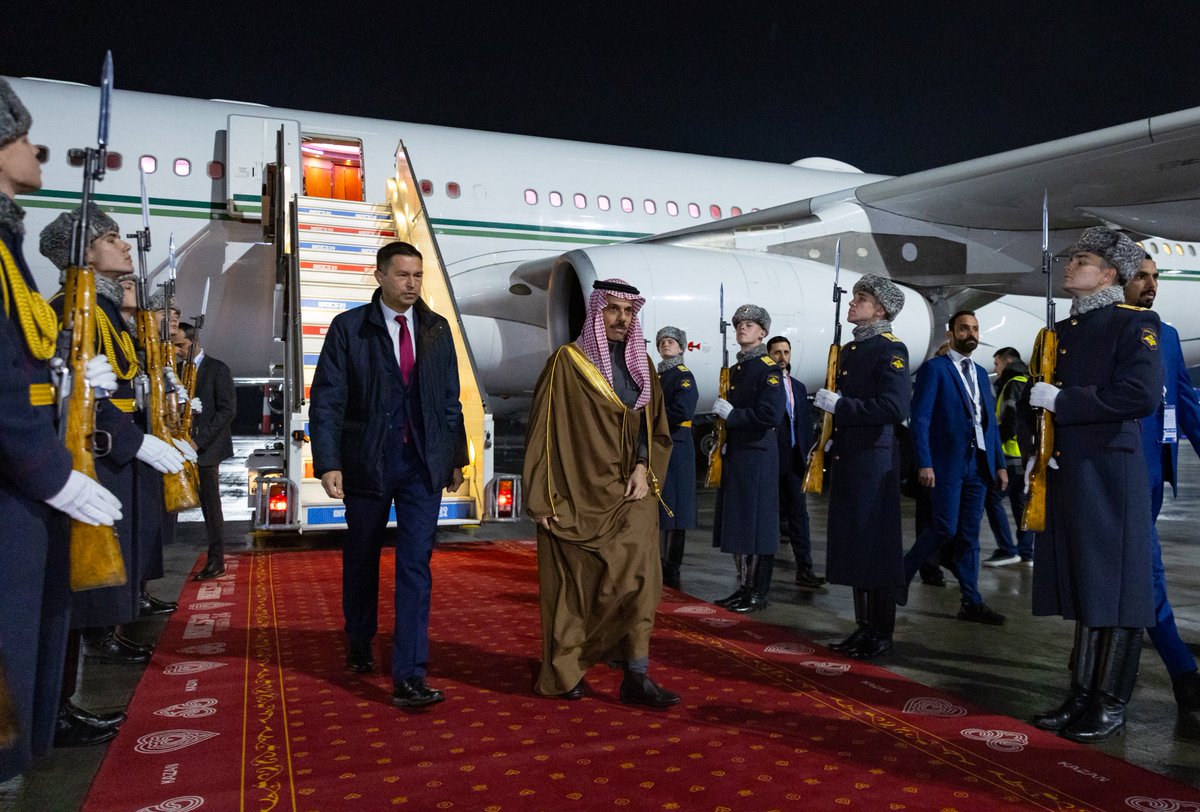 نيابةً عن #خادم_الحرمين_الشريفين..
سمو #وزير_الخارجية يصل مدينة قازان الروسية لترؤس وفد المملكة في قمة بريكس بلس 2024.
spa.gov.sa/ar/w2194343 
#واس