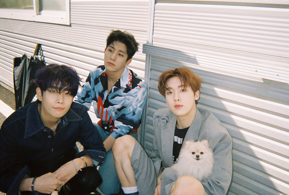binwoobren's tweet photo. Una de Astro con un perrito para votar hoy

i vote for #astro at #2024MAMAVOTE https://t.co/9Lij30LxtK